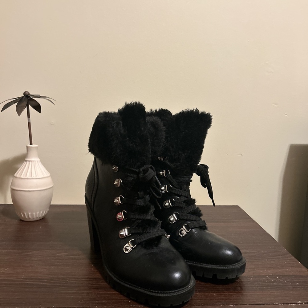 Guess stylish winter boots